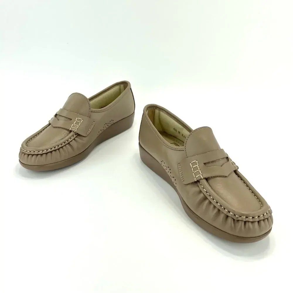 SAS Women Casual Penny Loafer Size 6.5 Tan Genuine Leather Comfort Low Wedge